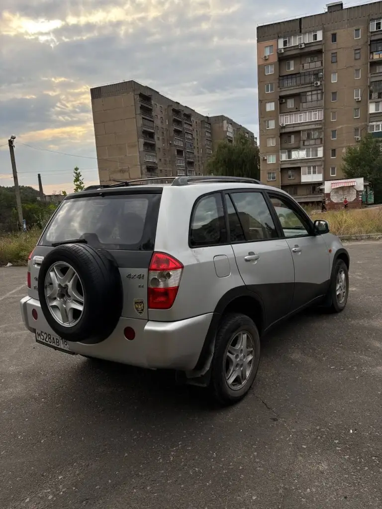 Продам черри тиго т11, 2007г, двигатель от мицубиси 2.4 полный привод, механика. Люк, центральный замок, стеклоподъемники, все работает! Сел поехал, переоформление в мрэо находится в г. Горловка, цена 310 000₽, +79493658942 - фотография - 6