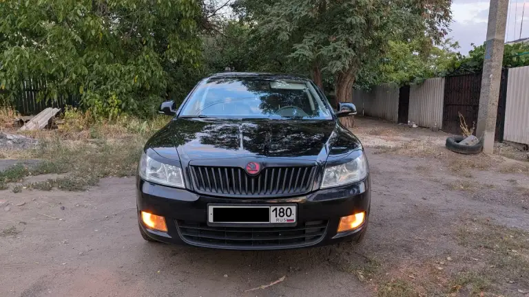 Skoda octavia 2013г. , двигатель 1.8, на классическом автомате.
Пробег 220 000. Я собственник.
Во владении больше 2х лет.
2 Комплекта резины.
Вместе с машиной отдам хороший багажник на крышу.
Подсветка салона, подсветка улицы в зеркалах.
Машина в хорошем состоянии!
Цена 1 000 000.
+79493285925(Мах)
+79013963844 - фотография - 1