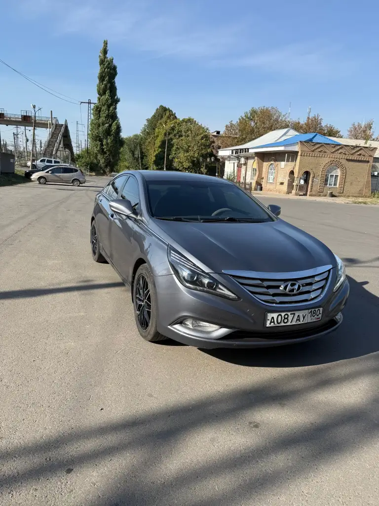 Hyundai sonata yf

Год: 2012
Мотор: 2.0 акпп / автомат
Пробег 202 500
Собственник

Машина в хорошем состоянии, мотор работает отлично, автомат переключает плавно, по ходовой части полностью обслужена
Кондиционер климат, круиз контроль, подогревы передних сидений, мульти руль, подрулевые лепестки, подсветка салона куча режимов и цветов управление с телефона, черный потолок, кожаный салон, стоит хорошая громкая музыка, стоит гбо евро 4 зарегистрировано, установлена сигнализация starline e96v2 с автозапуском и управлением с телефона,2 комплекта дисков с резиной лето r18, зима r17.
Машина с салона в одной семье, не пригон, куплена в донецке в салоне в 2012.

Цена: 1.2🍋₽ (торг)
Обмен не интересует

+79493355688
Машина в городе иловайск, езжу каждый день - фотография - 8