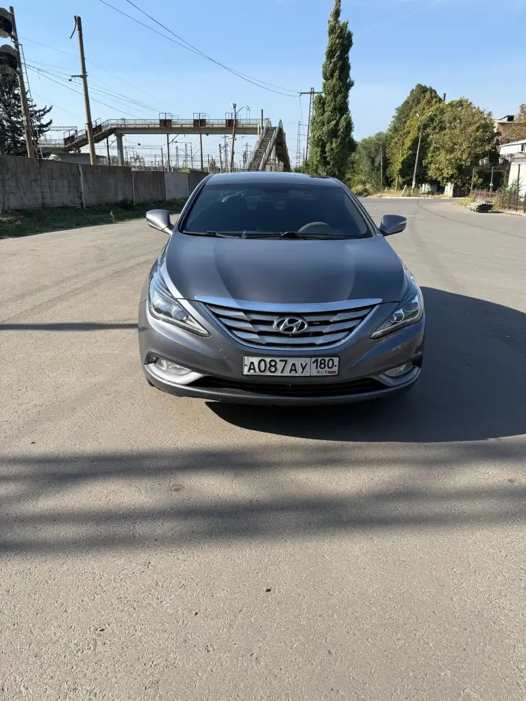 Hyundai sonata yf

Год: 2012
Мотор: 2.0 акпп / автомат
Пробег 202 500
Собственник

Машина в хорошем состоянии, мотор работает отлично, автомат переключает плавно, по ходовой части полностью обслужена
Кондиционер климат, круиз контроль, подогревы передних сидений, мульти руль, подрулевые лепестки, подсветка салона куча режимов и цветов управление с телефона, черный потолок, кожаный салон, стоит хорошая громкая музыка, стоит гбо евро 4 зарегистрировано, установлена сигнализация starline e96v2 с автозапуском и управлением с телефона,2 комплекта дисков с резиной лето r18, зима r17.
Машина с салона в одной семье, не пригон, куплена в донецке в салоне в 2012.

Цена: 1.2🍋₽ (торг)
Обмен не интересует

+79493355688
Машина в городе иловайск, езжу каждый день - фотография - 7