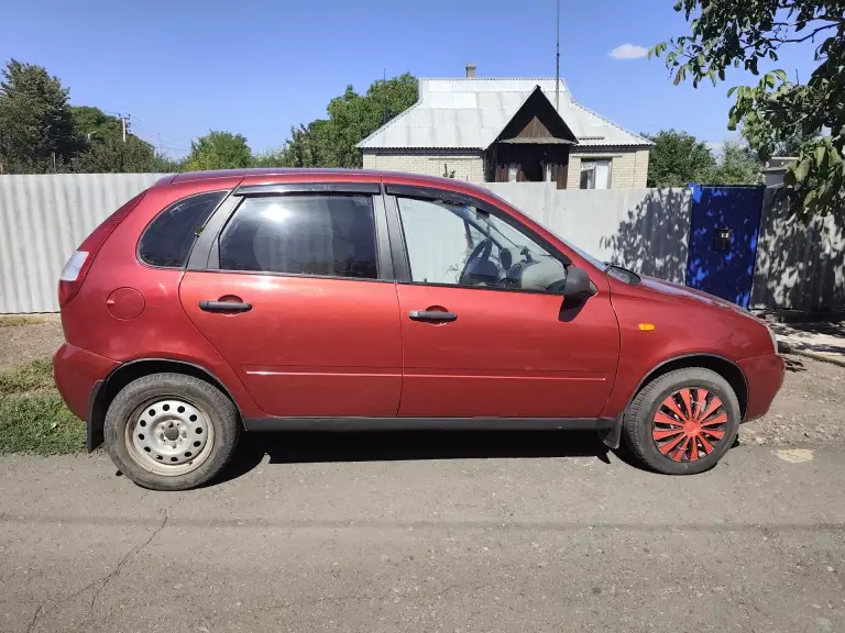 Продам ладу калину универсал - 2008 года выпуска.
Двигатель 1.6, коробка ходовая часть без нареканий. Ходовая без вложений, не гремит, не стучит, дорогу держит уверенно.
Электрика вся исправна. Салон в хорошем состоянии, пластик весь целый, без трещин,
В комплекте: гур, 4-стеклоподъёмника, электрорегулировка зеркал, сигнализация, обогрев заднего стекла, подогрев 2 передних сидений, кондиционер.
В дтп не участвовала. Весь металл родной, ничего не менялось.
Пробег 138085
Цена 380.000
Торг
Осмотр г. Кировское
Т. +79493154076 - фотография - 2