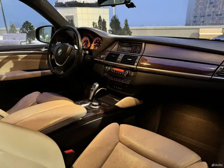 Продам bmw x6 e71.50i 4.4, 2009. Европеец экспортного исполнения люкс!
Кожаный салон, кожаная панель, чёрный потолок "алькантара"
Проекция на лобовое, навигация, музыка премиум, тв, камера заднего вида
Подогрев всех сидений, руля, четырёх зонный климат контроль.
Доводчики дверей. Пневматическая подвеска, двигатель, коробка идеальны,
Едет ровно и бодро. Подвеска перебранная. Ни одной ошибки,
Все кнопки и лампочки работают. Докатка в комплекте.
Машина ухожена и обслужена. Пробег 215 000 км. Цена 1 600 000. - фотография - 5