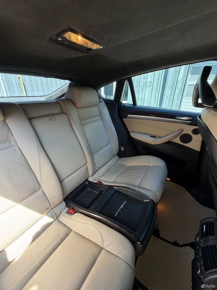 Продам bmw x6 e71.50i 4.4, 2009. Европеец экспортного исполнения люкс!
Кожаный салон, кожаная панель, чёрный потолок "алькантара"
Проекция на лобовое, навигация, музыка премиум, тв, камера заднего вида
Подогрев всех сидений, руля, четырёх зонный климат контроль.
Доводчики дверей. Пневматическая подвеска, двигатель, коробка идеальны,
Едет ровно и бодро. Подвеска перебранная. Ни одной ошибки,
Все кнопки и лампочки работают. Докатка в комплекте.
Машина ухожена и обслужена. Пробег 215 000 км. Цена 1 600 000. - фотография - 4