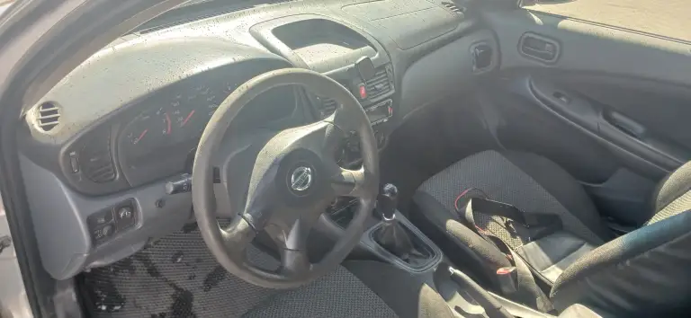 Ниссан альмера н16 2000г. 1.5l 90л. С. Автомобиль технически в хорошем состоянии, двигатель работает хорошо, масло не кушает. Мкпп ремонтировалась около 8000км тому. Подвеска живая, недавно заменено масло, тормозная жидкость, задние колодки (суппорта обслужены). Пороги новые, дно на 3/4 поварено, кузовом нужно заниматься (на фото видно). На вопросы отвечу по телефону +79494500956 цена 170000₽. Торг есть! - фотография - 8