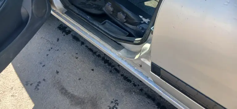 Ниссан альмера н16 2000г. 1.5l 90л. С. Автомобиль технически в хорошем состоянии, двигатель работает хорошо, масло не кушает. Мкпп ремонтировалась около 8000км тому. Подвеска живая, недавно заменено масло, тормозная жидкость, задние колодки (суппорта обслужены). Пороги новые, дно на 3/4 поварено, кузовом нужно заниматься (на фото видно). На вопросы отвечу по телефону +79494500956 цена 170000₽. Торг есть! - фотография - 7