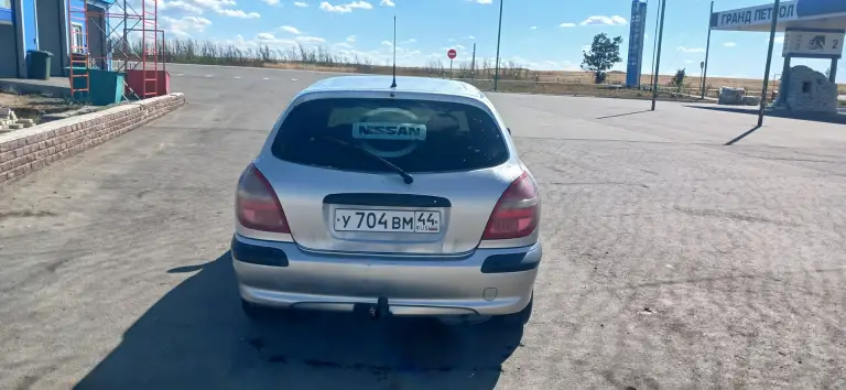 Ниссан альмера н16 2000г. 1.5l 90л. С. Автомобиль технически в хорошем состоянии, двигатель работает хорошо, масло не кушает. Мкпп ремонтировалась около 8000км тому. Подвеска живая, недавно заменено масло, тормозная жидкость, задние колодки (суппорта обслужены). Пороги новые, дно на 3/4 поварено, кузовом нужно заниматься (на фото видно). На вопросы отвечу по телефону +79494500956 цена 170000₽. Торг есть! - фотография - 4