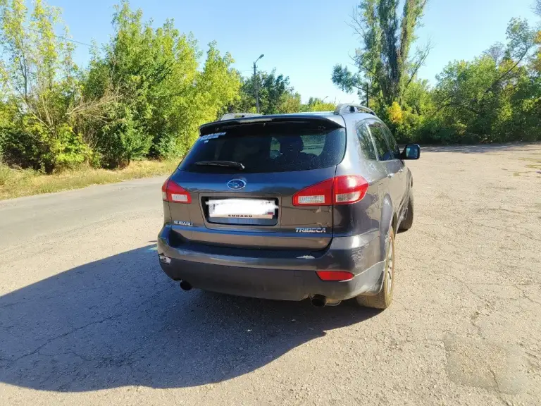 В продаже subaru tribeca 3.6 at limited. 258 лошадок. Просторный и надёжный автомобиль. Двигатель и коробка без вопросов, едет бодро. Постоянный полный привод, ровная плавная езда. Машина вовремя обслуживается. Качественный автомат.

Комплектация: двухзонный климат, круиз, подогрев сидений, люк, мультируль, омыватели фар, камера заднего вида, abs и т. Д. Салон очень вместительный.
По кузову - мелкие царапины, на фото всё видно. Колодки под замену (есть небольшой скрип), но тормоза в отличном состоянии. Готов уступить на эти моменты.
1 000 000. Пишите или звоните - покажу, расскажу, договоримся. Реальному покупателю - хороший торг. - фотография - 2