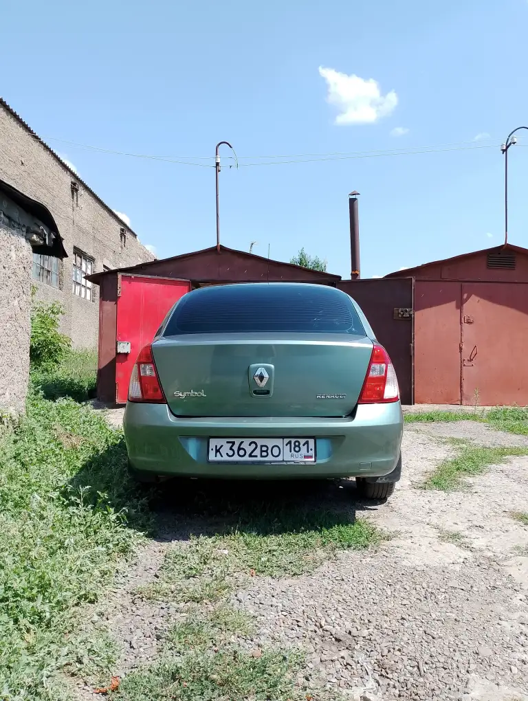 Продаётся renault symbol 2007 года. Находится в г. Свердловске лнр. Пробег 127 тысяч, машина в очень хорошем состоянии, ездит и радует каждый день.
Что по мотору — тут все честно, сухой, нигде ничего не те чёт, масло не ест, замена масла и фильтров каждые 7-8 тысяч. Двигатель 1.4, 75 лошадей, состояние очень хорошее, работает тихо и ровно. Очень надежный агрегат, проверенный временем. Если обслуживать, будет радовать еще долго.
Ходовая в хорошем состоянии. Резина лето прошла 1 сезон.
По салону - кондиционер исправный, в жару спасает отлично, сиденья очень мягкие, водительское сиденье и руль регулируются по высоте, магнитола, электро-регулировка зеркал.
Кузов тоже в хорошем состоянии, оцинкованный, ухоженный, без коррозии, лкп выглядит прилично.
С документами все в порядке. Цена 390 тыс. Рублей (торг уместен), все вопросы по телефону +79591016871 сергей. - фотография - 4