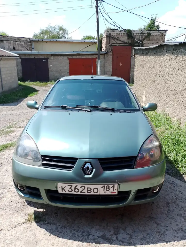 Продаётся renault symbol 2007 года. Находится в г. Свердловске лнр. Пробег 127 тысяч, машина в очень хорошем состоянии, ездит и радует каждый день.
Что по мотору — тут все честно, сухой, нигде ничего не те чёт, масло не ест, замена масла и фильтров каждые 7-8 тысяч. Двигатель 1.4, 75 лошадей, состояние очень хорошее, работает тихо и ровно. Очень надежный агрегат, проверенный временем. Если обслуживать, будет радовать еще долго.
Ходовая в хорошем состоянии. Резина лето прошла 1 сезон.
По салону - кондиционер исправный, в жару спасает отлично, сиденья очень мягкие, водительское сиденье и руль регулируются по высоте, магнитола, электро-регулировка зеркал.
Кузов тоже в хорошем состоянии, оцинкованный, ухоженный, без коррозии, лкп выглядит прилично.
С документами все в порядке. Цена 390 тыс. Рублей (торг уместен), все вопросы по телефону +79591016871 сергей. - фотография - 3