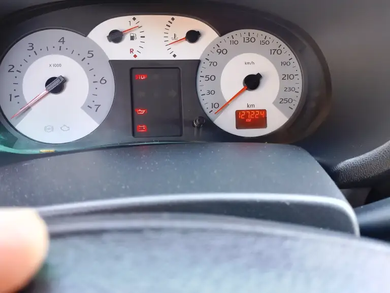 Продаётся renault symbol 2007 года. Находится в г. Свердловске лнр. Пробег 127 тысяч, машина в очень хорошем состоянии, ездит и радует каждый день.
Что по мотору — тут все честно, сухой, нигде ничего не те чёт, масло не ест, замена масла и фильтров каждые 7-8 тысяч. Двигатель 1.4, 75 лошадей, состояние очень хорошее, работает тихо и ровно. Очень надежный агрегат, проверенный временем. Если обслуживать, будет радовать еще долго.
Ходовая в хорошем состоянии. Резина лето прошла 1 сезон.
По салону - кондиционер исправный, в жару спасает отлично, сиденья очень мягкие, водительское сиденье и руль регулируются по высоте, магнитола, электро-регулировка зеркал.
Кузов тоже в хорошем состоянии, оцинкованный, ухоженный, без коррозии, лкп выглядит прилично.
С документами все в порядке. Цена 390 тыс. Рублей (торг уместен), все вопросы по телефону +79591016871 сергей. - фотография - 8