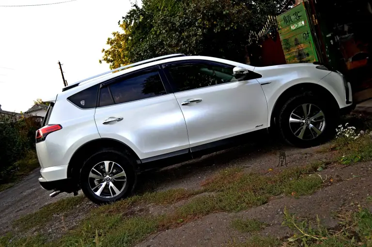 Продам toyota rav4 2016г. Рестайлинг (официал, сборка япония; покупали 10.08.2016г) идеал-эксклюзив, 2.0 4wd автомат. Полный привод(идеально обслуженный и рабочий), пробег в основном трасса: 171000 (родной: подтвержденный автотекой, которая чистая ;без юридических и технических нюансов, вся зеленая). Фактически один хозяин. Сервисная книжка и комплект ключей. Авто местное из ставропольского края( не москва, не питер и тем более не пригон ). Я хозяин (нахожусь в г. Макеевке). Авто в родном заводском окрасе 200%-даже бампера(цвет очень красивый white crystal shine перламутр). Ничего не крутилось и не снималось(все в оригинале, в том числе стекла по кругу ). Авто практически стояло, состояние нового как с автосалона авто(без вмятин сколов и царапин). Эксплуатировалась в семье не курящих, как машина выходного дня(пробег более чем реальный 171 тыс. ).абсолютно тех. Обслуженны все узлы и агрегаты(на автомобиле не экономил). Ходовая сбитая, нечего не гремит и не стучит. Двигатель очень приемистый и сухой(работает мягко и тихо), коробка в идеале. Такие авто найти очень сложно(особенно toyota rav4). Это авто без подводных камней и с прозрачной историей. Очень экономичный(для своего класса) 8л в смешаном цикле, практичный, вместительный и надежный автомобиль для семьи, с настоящим японским качеством и очень высоким клиренсом. .. Toyota rav4 является воплощением идеального сочетания надежности, динамичности, статусности и комфорта. Адоптированная подвеска к российскому бездорожью ведет себя безупречно. В автомобиле из опций есть все что нужно (и даже больше) для комфортной езды. В комплекте летняя резина (nexen корея) почти новая. ( запаску и домкрат даже не доставал- новые). Дополнительно в автосалоне сделанно:наружняя обработка кузова нанокерамическим защитным покрытием с полифлоном. Скрытые полости кузова-обработка жидким антикоррозионным материалом с тиксотропными свойствами dinitrol penetrant lt. Продажа автомобиля спонтанна. Возможен обмен по договоренности(не себе). Торг аргументированный. Много фото моего авто (если заинтересованны)могу прислать на telegram, max, whatsapp или почту. Тел. +79493164607. Стоимость автомобиля 2млн. 565 тыс.
Остальные подробности по тел. - фотография - 7