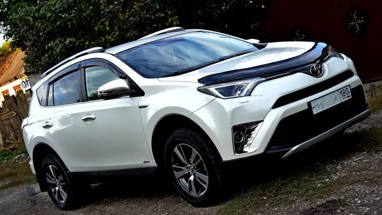 Продам toyota rav4 2016г. Рестайлинг (официал, сборка япония; покупали 10.08.2016г) идеал-эксклюзив, 2.0 4wd автомат. Полный привод(идеально обслуженный и рабочий), пробег в основном трасса: 171000 (родной: подтвержденный автотекой, которая чистая ;без юридических и технических нюансов, вся зеленая). Фактически один хозяин. Сервисная книжка и комплект ключей. Авто местное из ставропольского края( не москва, не питер и тем более не пригон ). Я хозяин (нахожусь в г. Макеевке). Авто в родном заводском окрасе 200%-даже бампера(цвет очень красивый white crystal shine перламутр). Ничего не крутилось и не снималось(все в оригинале, в том числе стекла по кругу ). Авто практически стояло, состояние нового как с автосалона авто(без вмятин сколов и царапин). Эксплуатировалась в семье не курящих, как машина выходного дня(пробег более чем реальный 171 тыс. ).абсолютно тех. Обслуженны все узлы и агрегаты(на автомобиле не экономил). Ходовая сбитая, нечего не гремит и не стучит. Двигатель очень приемистый и сухой(работает мягко и тихо), коробка в идеале. Такие авто найти очень сложно(особенно toyota rav4). Это авто без подводных камней и с прозрачной историей. Очень экономичный(для своего класса) 8л в смешаном цикле, практичный, вместительный и надежный автомобиль для семьи, с настоящим японским качеством и очень высоким клиренсом. .. Toyota rav4 является воплощением идеального сочетания надежности, динамичности, статусности и комфорта. Адоптированная подвеска к российскому бездорожью ведет себя безупречно. В автомобиле из опций есть все что нужно (и даже больше) для комфортной езды. В комплекте летняя резина (nexen корея) почти новая. ( запаску и домкрат даже не доставал- новые). Дополнительно в автосалоне сделанно:наружняя обработка кузова нанокерамическим защитным покрытием с полифлоном. Скрытые полости кузова-обработка жидким антикоррозионным материалом с тиксотропными свойствами dinitrol penetrant lt. Продажа автомобиля спонтанна. Возможен обмен по договоренности(не себе). Торг аргументированный. Много фото моего авто (если заинтересованны)могу прислать на telegram, max, whatsapp или почту. Тел. +79493164607. Стоимость автомобиля 2млн. 565 тыс.
Остальные подробности по тел. - фотография - 6