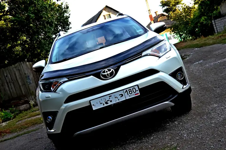 Продам toyota rav4 2016г. Рестайлинг (официал, сборка япония; покупали 10.08.2016г) идеал-эксклюзив, 2.0 4wd автомат. Полный привод(идеально обслуженный и рабочий), пробег в основном трасса: 171000 (родной: подтвержденный автотекой, которая чистая ;без юридических и технических нюансов, вся зеленая). Фактически один хозяин. Сервисная книжка и комплект ключей. Авто местное из ставропольского края( не москва, не питер и тем более не пригон ). Я хозяин (нахожусь в г. Макеевке). Авто в родном заводском окрасе 200%-даже бампера(цвет очень красивый white crystal shine перламутр). Ничего не крутилось и не снималось(все в оригинале, в том числе стекла по кругу ). Авто практически стояло, состояние нового как с автосалона авто(без вмятин сколов и царапин). Эксплуатировалась в семье не курящих, как машина выходного дня(пробег более чем реальный 171 тыс. ).абсолютно тех. Обслуженны все узлы и агрегаты(на автомобиле не экономил). Ходовая сбитая, нечего не гремит и не стучит. Двигатель очень приемистый и сухой(работает мягко и тихо), коробка в идеале. Такие авто найти очень сложно(особенно toyota rav4). Это авто без подводных камней и с прозрачной историей. Очень экономичный(для своего класса) 8л в смешаном цикле, практичный, вместительный и надежный автомобиль для семьи, с настоящим японским качеством и очень высоким клиренсом. .. Toyota rav4 является воплощением идеального сочетания надежности, динамичности, статусности и комфорта. Адоптированная подвеска к российскому бездорожью ведет себя безупречно. В автомобиле из опций есть все что нужно (и даже больше) для комфортной езды. В комплекте летняя резина (nexen корея) почти новая. ( запаску и домкрат даже не доставал- новые). Дополнительно в автосалоне сделанно:наружняя обработка кузова нанокерамическим защитным покрытием с полифлоном. Скрытые полости кузова-обработка жидким антикоррозионным материалом с тиксотропными свойствами dinitrol penetrant lt. Продажа автомобиля спонтанна. Возможен обмен по договоренности(не себе). Торг аргументированный. Много фото моего авто (если заинтересованны)могу прислать на telegram, max, whatsapp или почту. Тел. +79493164607. Стоимость автомобиля 2млн. 565 тыс.
Остальные подробности по тел. - фотография - 2