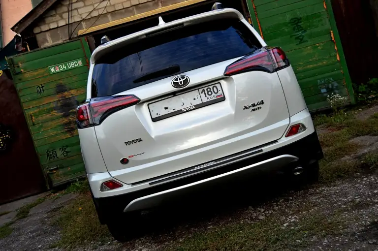 Продам toyota rav4 2016г. Рестайлинг (официал, сборка япония; покупали 10.08.2016г) идеал-эксклюзив, 2.0 4wd автомат. Полный привод(идеально обслуженный и рабочий), пробег в основном трасса: 171000 (родной: подтвержденный автотекой, которая чистая ;без юридических и технических нюансов, вся зеленая). Фактически один хозяин. Сервисная книжка и комплект ключей. Авто местное из ставропольского края( не москва, не питер и тем более не пригон ). Я хозяин (нахожусь в г. Макеевке). Авто в родном заводском окрасе 200%-даже бампера(цвет очень красивый white crystal shine перламутр). Ничего не крутилось и не снималось(все в оригинале, в том числе стекла по кругу ). Авто практически стояло, состояние нового как с автосалона авто(без вмятин сколов и царапин). Эксплуатировалась в семье не курящих, как машина выходного дня(пробег более чем реальный 171 тыс. ).абсолютно тех. Обслуженны все узлы и агрегаты(на автомобиле не экономил). Ходовая сбитая, нечего не гремит и не стучит. Двигатель очень приемистый и сухой(работает мягко и тихо), коробка в идеале. Такие авто найти очень сложно(особенно toyota rav4). Это авто без подводных камней и с прозрачной историей. Очень экономичный(для своего класса) 8л в смешаном цикле, практичный, вместительный и надежный автомобиль для семьи, с настоящим японским качеством и очень высоким клиренсом. .. Toyota rav4 является воплощением идеального сочетания надежности, динамичности, статусности и комфорта. Адоптированная подвеска к российскому бездорожью ведет себя безупречно. В автомобиле из опций есть все что нужно (и даже больше) для комфортной езды. В комплекте летняя резина (nexen корея) почти новая. ( запаску и домкрат даже не доставал- новые). Дополнительно в автосалоне сделанно:наружняя обработка кузова нанокерамическим защитным покрытием с полифлоном. Скрытые полости кузова-обработка жидким антикоррозионным материалом с тиксотропными свойствами dinitrol penetrant lt. Продажа автомобиля спонтанна. Возможен обмен по договоренности(не себе). Торг аргументированный. Много фото моего авто (если заинтересованны)могу прислать на telegram, max, whatsapp или почту. Тел. +79493164607. Стоимость автомобиля 2млн. 565 тыс.
Остальные подробности по тел. - фотография - 5