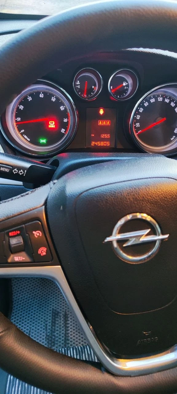 Opel mokka 1.8 mt, 2013, передний привод, механика, пробег 244800. Цена 900 000 торг +79493925924 - фотография - 10