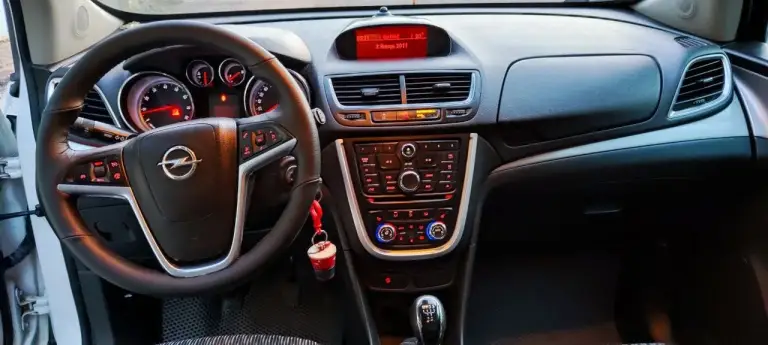 Opel mokka 1.8 mt, 2013, передний привод, механика, пробег 244800. Цена 900 000 торг +79493925924 - фотография - 9