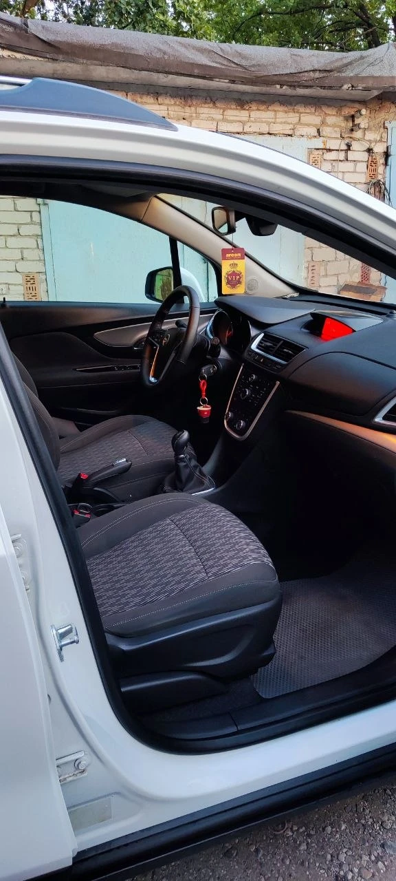 Opel mokka 1.8 mt, 2013, передний привод, механика, пробег 244800. Цена 900 000 торг +79493925924 - фотография - 4