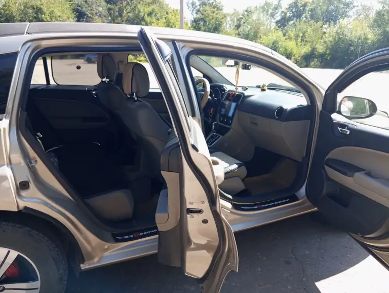Продам свое авто dodge caliber 2010г. Рестайлинг 2.0 бензин (156 л. С. ) акпп-автомат, пробег 165000м. В отличном состоянии, не бит, стекла оригинал. Обслужен, ухожен, гаражное хранение. Двигатель, акпп все отлично. По кузову гнилья, рыжья нет! Abs, airbag, гур, эл/стекла, зеркала, кондиционер, круиз-контроль, ц/замок, 2 ключа, android хороший звук. Салон в хорошем состоянии. Документы в порядке, я владелец! Цена: 800.000р. Енакиево. +79493652755. Миранда +79490366206. - фотография - 6