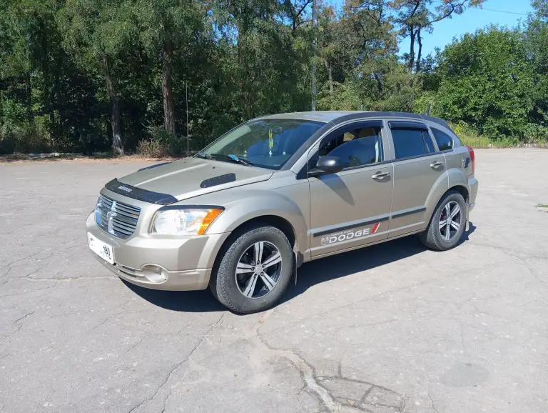 Продам свое авто dodge caliber 2010г. Рестайлинг 2.0 бензин (156 л. С. ) акпп-автомат, пробег 165000м. В отличном состоянии, не бит, стекла оригинал. Обслужен, ухожен, гаражное хранение. Двигатель, акпп все отлично. По кузову гнилья, рыжья нет! Abs, airbag, гур, эл/стекла, зеркала, кондиционер, круиз-контроль, ц/замок, 2 ключа, android хороший звук. Салон в хорошем состоянии. Документы в порядке, я владелец! Цена: 800.000р. Енакиево. +79493652755. Миранда +79490366206. - фотография - 1