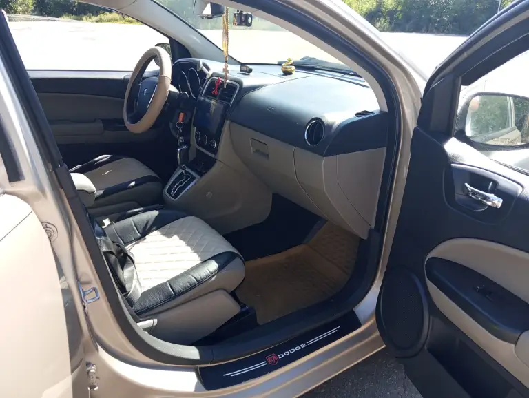 Продам свое авто dodge caliber 2010г. Рестайлинг 2.0 бензин (156 л. С. ) акпп-автомат, пробег 165000м. В отличном состоянии, не бит, стекла оригинал. Обслужен, ухожен, гаражное хранение. Двигатель, акпп все отлично. По кузову гнилья, рыжья нет! Abs, airbag, гур, эл/стекла, зеркала, кондиционер, круиз-контроль, ц/замок, 2 ключа, android хороший звук. Салон в хорошем состоянии. Документы в порядке, я владелец! Цена: 800.000р. Енакиево. +79493652755. Миранда +79490366206. - фотография - 7