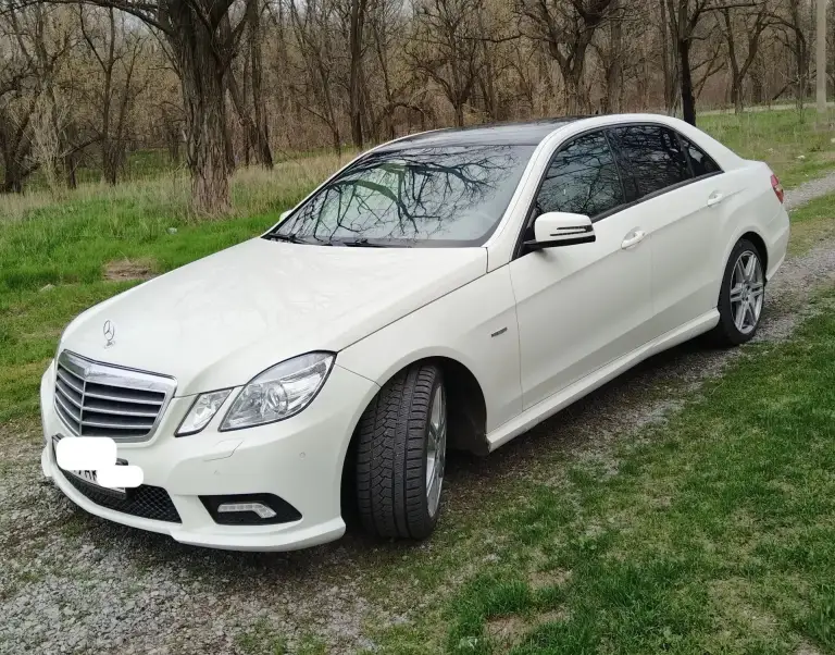 Мерседес е класс, w212, 2010год, 1.8 турбо, автомат,284тыс. Пробег. Автомобиль для своих лет по состоянию в хорошем, всё обслуживание по регламенту. Всё менялось и делалось вовремя, двигатель масло не употребляет, турбина тоже в порядке, коробка работает без всяких пенков рывков, кузов не ржавый, всё целое. Салон в хорошем состоянии, всё необходимое для комфорта в машине имеется. В остальном отвечу по вопросам по телефону. Цена 1 150 000т. Р, торг приветствую, обмен не интересует. +79490966051 - фотография - 3