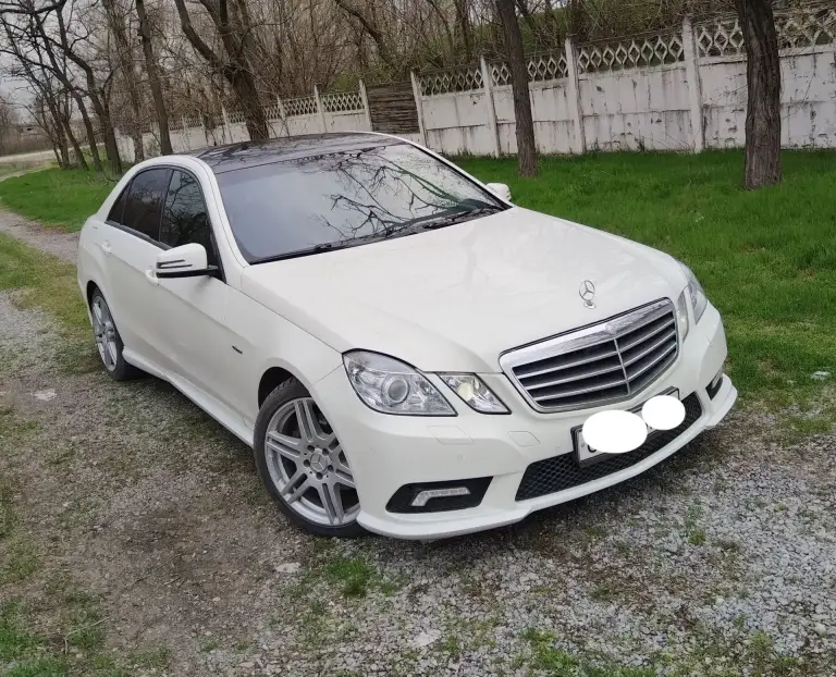 Мерседес е класс, w212, 2010год, 1.8 турбо, автомат,284тыс. Пробег. Автомобиль для своих лет по состоянию в хорошем, всё обслуживание по регламенту. Всё менялось и делалось вовремя, двигатель масло не употребляет, турбина тоже в порядке, коробка работает без всяких пенков рывков, кузов не ржавый, всё целое. Салон в хорошем состоянии, всё необходимое для комфорта в машине имеется. В остальном отвечу по вопросам по телефону. Цена 1 150 000т. Р, торг приветствую, обмен не интересует. +79490966051 - фотография - 7