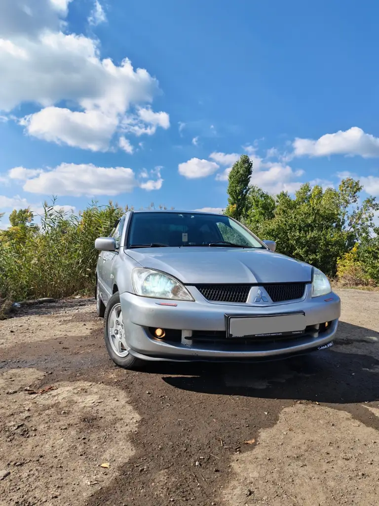 Срочная продажа mitsubishi lancer 9, 2005г. , объем 1.6л, едет бодро.
Цена 400 тыс. Руб. Торг
В хорошем состоянии, на кондиционере. Мотор работает отлично, не троит, не дымит, запускается с пол тычка, масло, фильтра поменяны. Коробка без нареканий, не выбивает, не хрустит втыкается чётко. Ходовка мягенькая.
Дно, пороги, стаканы, низа дверей целые. По электрики все работает, 4 эл. Стеклоподъёмника, регулировка зеркал, подогревы.
Планшет с задней камерой.
Музыка играет хорошо.
Резина хорошая r15, так же есть зима отдельно.
Автомобиль на полном ходу. Салон ухожен. Печка греет. Abs
Центральный замок.
Документы чистые, без штрафов, запретов, ограничений.
Переоформление без проблем, дкп на руках.
Обмен не интересует!
Осмотр: макеевка
По вопросам звоните: +79496306865 - фотография - 3