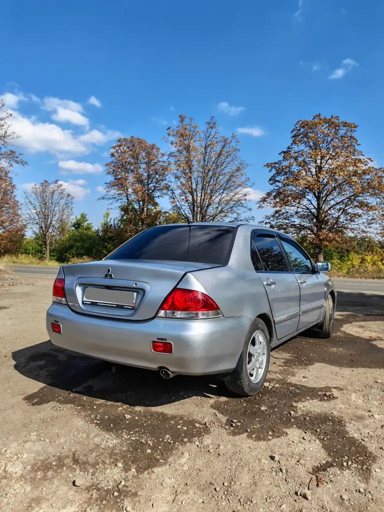 Срочная продажа mitsubishi lancer 9, 2005г. , объем 1.6л, едет бодро.
Цена 400 тыс. Руб. Торг
В хорошем состоянии, на кондиционере. Мотор работает отлично, не троит, не дымит, запускается с пол тычка, масло, фильтра поменяны. Коробка без нареканий, не выбивает, не хрустит втыкается чётко. Ходовка мягенькая.
Дно, пороги, стаканы, низа дверей целые. По электрики все работает, 4 эл. Стеклоподъёмника, регулировка зеркал, подогревы.
Планшет с задней камерой.
Музыка играет хорошо.
Резина хорошая r15, так же есть зима отдельно.
Автомобиль на полном ходу. Салон ухожен. Печка греет. Abs
Центральный замок.
Документы чистые, без штрафов, запретов, ограничений.
Переоформление без проблем, дкп на руках.
Обмен не интересует!
Осмотр: макеевка
По вопросам звоните: +79496306865 - фотография - 5