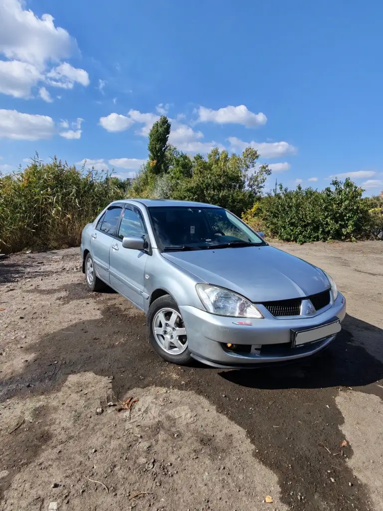 Срочная продажа mitsubishi lancer 9, 2005г. , объем 1.6л, едет бодро.
Цена 400 тыс. Руб. Торг
В хорошем состоянии, на кондиционере. Мотор работает отлично, не троит, не дымит, запускается с пол тычка, масло, фильтра поменяны. Коробка без нареканий, не выбивает, не хрустит втыкается чётко. Ходовка мягенькая.
Дно, пороги, стаканы, низа дверей целые. По электрики все работает, 4 эл. Стеклоподъёмника, регулировка зеркал, подогревы.
Планшет с задней камерой.
Музыка играет хорошо.
Резина хорошая r15, так же есть зима отдельно.
Автомобиль на полном ходу. Салон ухожен. Печка греет. Abs
Центральный замок.
Документы чистые, без штрафов, запретов, ограничений.
Переоформление без проблем, дкп на руках.
Обмен не интересует!
Осмотр: макеевка
По вопросам звоните: +79496306865 - фотография - 2