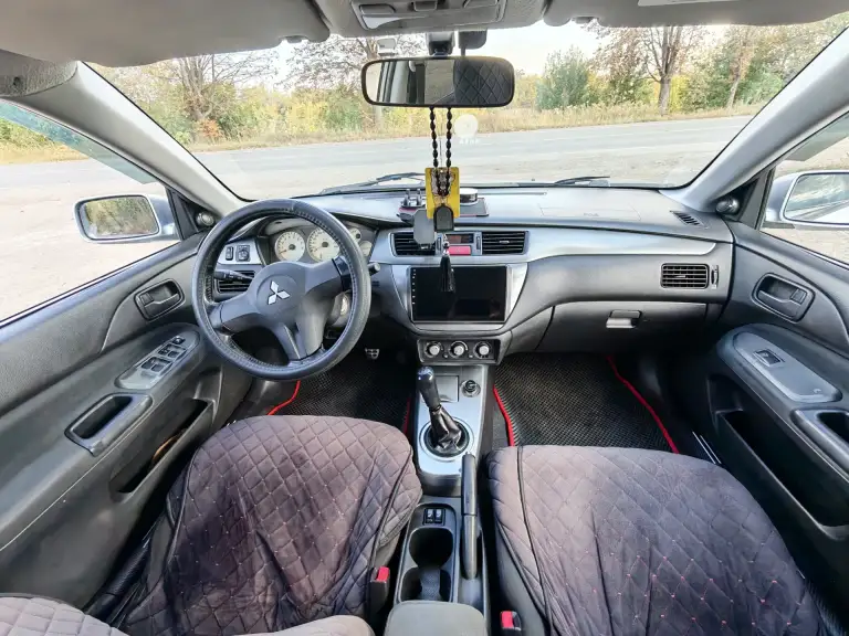 Срочная продажа mitsubishi lancer 9, 2005г. , объем 1.6л, едет бодро.
Цена 400 тыс. Руб. Торг
В хорошем состоянии, на кондиционере. Мотор работает отлично, не троит, не дымит, запускается с пол тычка, масло, фильтра поменяны. Коробка без нареканий, не выбивает, не хрустит втыкается чётко. Ходовка мягенькая.
Дно, пороги, стаканы, низа дверей целые. По электрики все работает, 4 эл. Стеклоподъёмника, регулировка зеркал, подогревы.
Планшет с задней камерой.
Музыка играет хорошо.
Резина хорошая r15, так же есть зима отдельно.
Автомобиль на полном ходу. Салон ухожен. Печка греет. Abs
Центральный замок.
Документы чистые, без штрафов, запретов, ограничений.
Переоформление без проблем, дкп на руках.
Обмен не интересует!
Осмотр: макеевка
По вопросам звоните: +79496306865 - фотография - 8