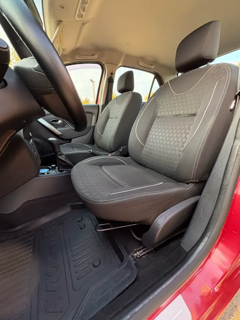 Продам рено логан 2 2013 года выпуска в отличном состоянии !автомобиль местный куплен ещё при украине первым собственником!я второй владелец!абсолютно весь автомобиль включая бампера в родном окрасе !!!все стекла оригинальный лобовое в том числе!!автомобиль полностью обслужен (недавно поменяно масло, антифриз, ремни, ролики, помпа, тормозные диски и колодки, наконечники, шаровые. ),состояние сел поехал!автомобиль в максимальной комплектации:кондиционер, гур,4 эсп, абс, оригинальная мультимедия с навигацией, круиз контроль мультируль!!в авто установлено качественное итальянское газовое оборудование(пропан)вписано в птс и стс. Мотор:1.2 работает идеально как на бензине так и на газу!!коробка механика также работает без нареканий!с авто отдам два комплекта колес!пробег:179000 оригинальный!!автомобиль не ржавый и тем более не гнилой!!авто не новое присутствуют сколы и пару царапин!цена :660000руб, торг у капота!осмотр макеевка!+79493997835 - фотография - 11