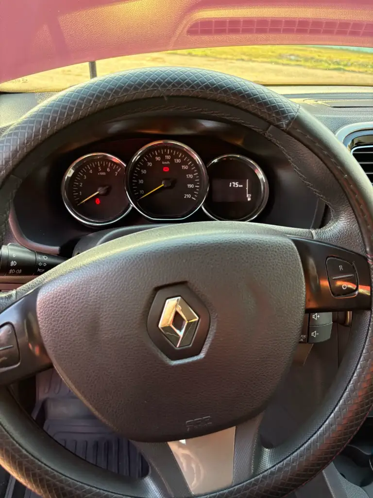 Продам рено логан 2 2013 года выпуска в отличном состоянии !автомобиль местный куплен ещё при украине первым собственником!я второй владелец!абсолютно весь автомобиль включая бампера в родном окрасе !!!все стекла оригинальный лобовое в том числе!!автомобиль полностью обслужен (недавно поменяно масло, антифриз, ремни, ролики, помпа, тормозные диски и колодки, наконечники, шаровые. ),состояние сел поехал!автомобиль в максимальной комплектации:кондиционер, гур,4 эсп, абс, оригинальная мультимедия с навигацией, круиз контроль мультируль!!в авто установлено качественное итальянское газовое оборудование(пропан)вписано в птс и стс. Мотор:1.2 работает идеально как на бензине так и на газу!!коробка механика также работает без нареканий!с авто отдам два комплекта колес!пробег:179000 оригинальный!!автомобиль не ржавый и тем более не гнилой!!авто не новое присутствуют сколы и пару царапин!цена :660000руб, торг у капота!осмотр макеевка!+79493997835 - фотография - 12