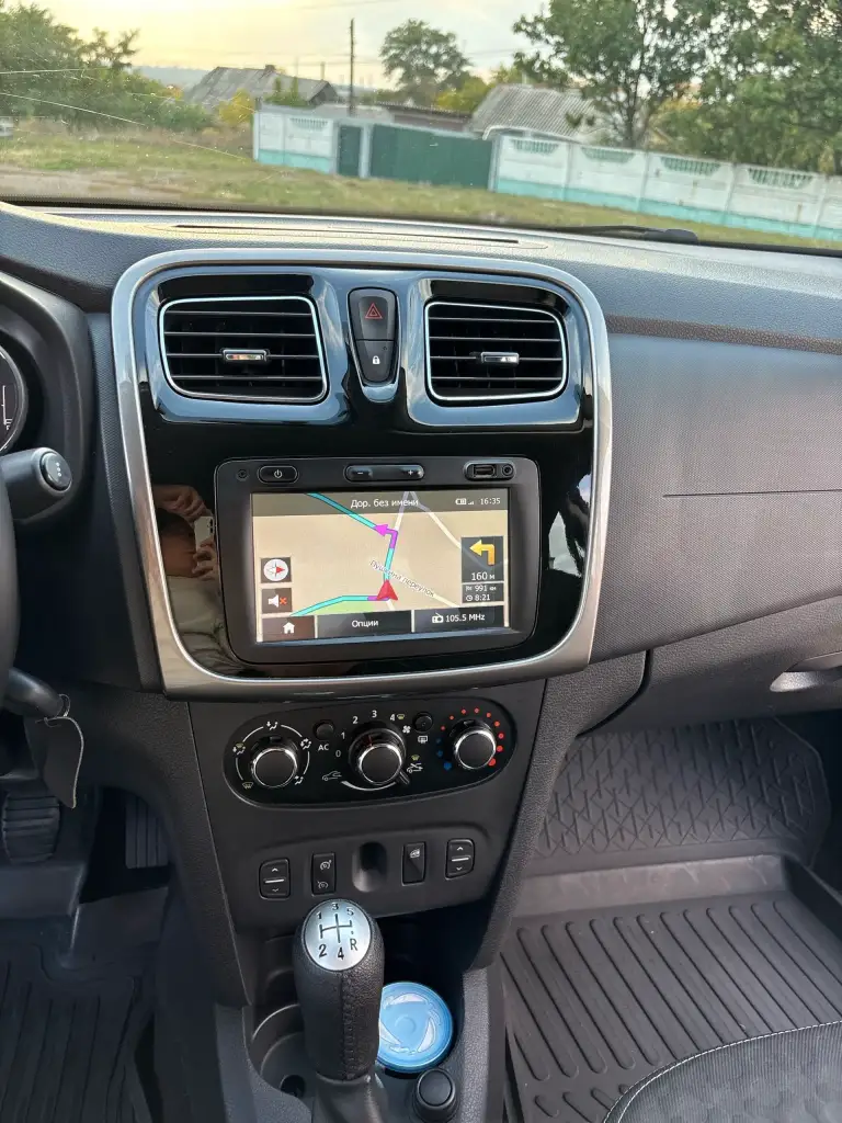 Продам рено логан 2 2013 года выпуска в отличном состоянии !автомобиль местный куплен ещё при украине первым собственником!я второй владелец!абсолютно весь автомобиль включая бампера в родном окрасе !!!все стекла оригинальный лобовое в том числе!!автомобиль полностью обслужен (недавно поменяно масло, антифриз, ремни, ролики, помпа, тормозные диски и колодки, наконечники, шаровые. ),состояние сел поехал!автомобиль в максимальной комплектации:кондиционер, гур,4 эсп, абс, оригинальная мультимедия с навигацией, круиз контроль мультируль!!в авто установлено качественное итальянское газовое оборудование(пропан)вписано в птс и стс. Мотор:1.2 работает идеально как на бензине так и на газу!!коробка механика также работает без нареканий!с авто отдам два комплекта колес!пробег:179000 оригинальный!!автомобиль не ржавый и тем более не гнилой!!авто не новое присутствуют сколы и пару царапин!цена :660000руб, торг у капота!осмотр макеевка!+79493997835 - фотография - 20