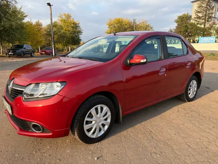 Продам рено логан 2 2013 года выпуска в отличном состоянии !автомобиль местный куплен ещё при украине первым собственником!я второй владелец!абсолютно весь автомобиль включая бампера в родном окрасе !!!все стекла оригинальный лобовое в том числе!!автомобиль полностью обслужен (недавно поменяно масло, антифриз, ремни, ролики, помпа, тормозные диски и колодки, наконечники, шаровые. ),состояние сел поехал!автомобиль в максимальной комплектации:кондиционер, гур,4 эсп, абс, оригинальная мультимедия с навигацией, круиз контроль мультируль!!в авто установлено качественное итальянское газовое оборудование(пропан)вписано в птс и стс. Мотор:1.2 работает идеально как на бензине так и на газу!!коробка механика также работает без нареканий!с авто отдам два комплекта колес!пробег:179000 оригинальный!!автомобиль не ржавый и тем более не гнилой!!авто не новое присутствуют сколы и пару царапин!цена :660000руб, торг у капота!осмотр макеевка!+79493997835 - фотография - 3
