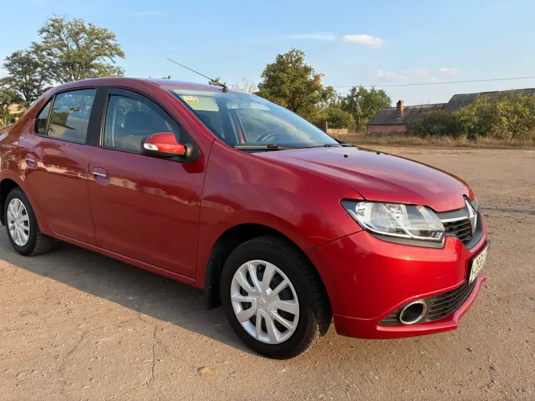 Продам рено логан 2 2013 года выпуска в отличном состоянии !автомобиль местный куплен ещё при украине первым собственником!я второй владелец!абсолютно весь автомобиль включая бампера в родном окрасе !!!все стекла оригинальный лобовое в том числе!!автомобиль полностью обслужен (недавно поменяно масло, антифриз, ремни, ролики, помпа, тормозные диски и колодки, наконечники, шаровые. ),состояние сел поехал!автомобиль в максимальной комплектации:кондиционер, гур,4 эсп, абс, оригинальная мультимедия с навигацией, круиз контроль мультируль!!в авто установлено качественное итальянское газовое оборудование(пропан)вписано в птс и стс. Мотор:1.2 работает идеально как на бензине так и на газу!!коробка механика также работает без нареканий!с авто отдам два комплекта колес!пробег:179000 оригинальный!!автомобиль не ржавый и тем более не гнилой!!авто не новое присутствуют сколы и пару царапин!цена :660000руб, торг у капота!осмотр макеевка!+79493997835 - фотография - 4