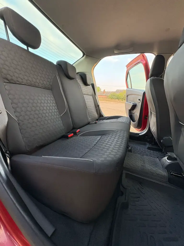 Продам рено логан 2 2013 года выпуска в отличном состоянии !автомобиль местный куплен ещё при украине первым собственником!я второй владелец!абсолютно весь автомобиль включая бампера в родном окрасе !!!все стекла оригинальный лобовое в том числе!!автомобиль полностью обслужен (недавно поменяно масло, антифриз, ремни, ролики, помпа, тормозные диски и колодки, наконечники, шаровые. ),состояние сел поехал!автомобиль в максимальной комплектации:кондиционер, гур,4 эсп, абс, оригинальная мультимедия с навигацией, круиз контроль мультируль!!в авто установлено качественное итальянское газовое оборудование(пропан)вписано в птс и стс. Мотор:1.2 работает идеально как на бензине так и на газу!!коробка механика также работает без нареканий!с авто отдам два комплекта колес!пробег:179000 оригинальный!!автомобиль не ржавый и тем более не гнилой!!авто не новое присутствуют сколы и пару царапин!цена :660000руб, торг у капота!осмотр макеевка!+79493997835 - фотография - 16