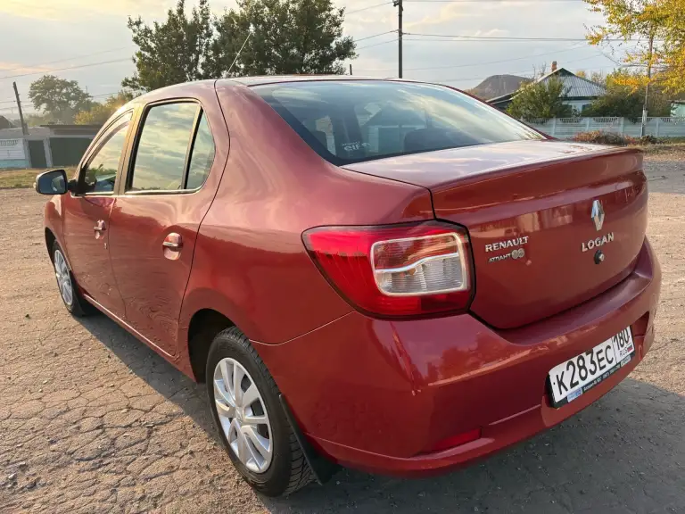 Продам рено логан 2 2013 года выпуска в отличном состоянии !автомобиль местный куплен ещё при украине первым собственником!я второй владелец!абсолютно весь автомобиль включая бампера в родном окрасе !!!все стекла оригинальный лобовое в том числе!!автомобиль полностью обслужен (недавно поменяно масло, антифриз, ремни, ролики, помпа, тормозные диски и колодки, наконечники, шаровые. ),состояние сел поехал!автомобиль в максимальной комплектации:кондиционер, гур,4 эсп, абс, оригинальная мультимедия с навигацией, круиз контроль мультируль!!в авто установлено качественное итальянское газовое оборудование(пропан)вписано в птс и стс. Мотор:1.2 работает идеально как на бензине так и на газу!!коробка механика также работает без нареканий!с авто отдам два комплекта колес!пробег:179000 оригинальный!!автомобиль не ржавый и тем более не гнилой!!авто не новое присутствуют сколы и пару царапин!цена :660000руб, торг у капота!осмотр макеевка!+79493997835 - фотография - 7