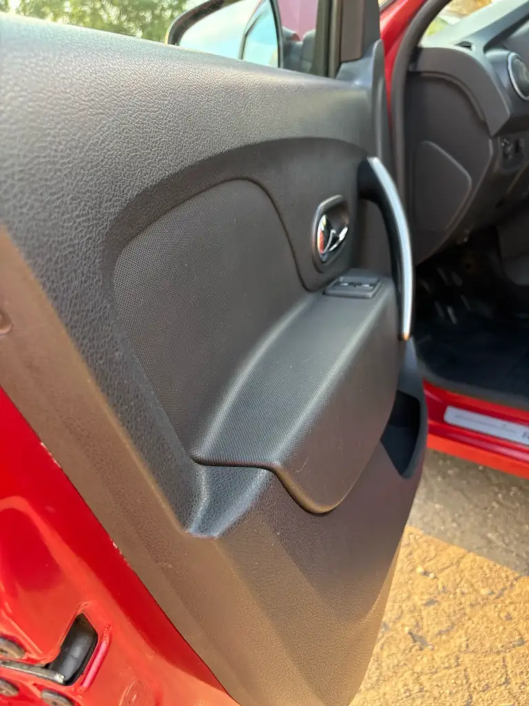 Продам рено логан 2 2013 года выпуска в отличном состоянии !автомобиль местный куплен ещё при украине первым собственником!я второй владелец!абсолютно весь автомобиль включая бампера в родном окрасе !!!все стекла оригинальный лобовое в том числе!!автомобиль полностью обслужен (недавно поменяно масло, антифриз, ремни, ролики, помпа, тормозные диски и колодки, наконечники, шаровые. ),состояние сел поехал!автомобиль в максимальной комплектации:кондиционер, гур,4 эсп, абс, оригинальная мультимедия с навигацией, круиз контроль мультируль!!в авто установлено качественное итальянское газовое оборудование(пропан)вписано в птс и стс. Мотор:1.2 работает идеально как на бензине так и на газу!!коробка механика также работает без нареканий!с авто отдам два комплекта колес!пробег:179000 оригинальный!!автомобиль не ржавый и тем более не гнилой!!авто не новое присутствуют сколы и пару царапин!цена :660000руб, торг у капота!осмотр макеевка!+79493997835 - фотография - 10