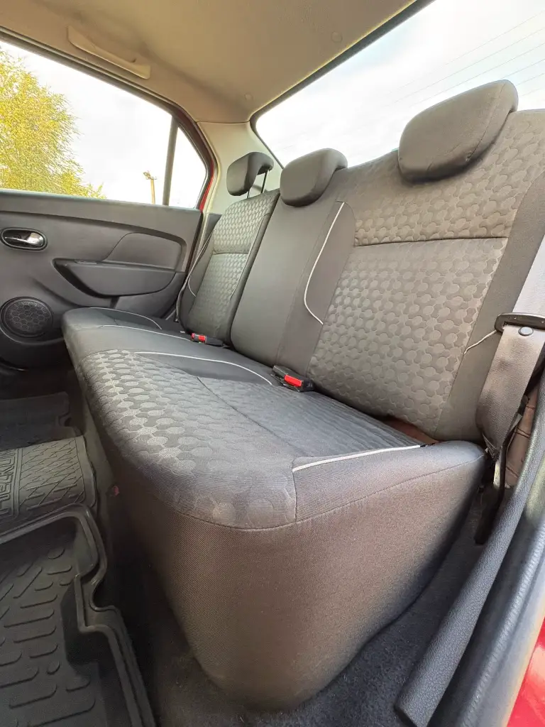 Продам рено логан 2 2013 года выпуска в отличном состоянии !автомобиль местный куплен ещё при украине первым собственником!я второй владелец!абсолютно весь автомобиль включая бампера в родном окрасе !!!все стекла оригинальный лобовое в том числе!!автомобиль полностью обслужен (недавно поменяно масло, антифриз, ремни, ролики, помпа, тормозные диски и колодки, наконечники, шаровые. ),состояние сел поехал!автомобиль в максимальной комплектации:кондиционер, гур,4 эсп, абс, оригинальная мультимедия с навигацией, круиз контроль мультируль!!в авто установлено качественное итальянское газовое оборудование(пропан)вписано в птс и стс. Мотор:1.2 работает идеально как на бензине так и на газу!!коробка механика также работает без нареканий!с авто отдам два комплекта колес!пробег:179000 оригинальный!!автомобиль не ржавый и тем более не гнилой!!авто не новое присутствуют сколы и пару царапин!цена :660000руб, торг у капота!осмотр макеевка!+79493997835 - фотография - 15