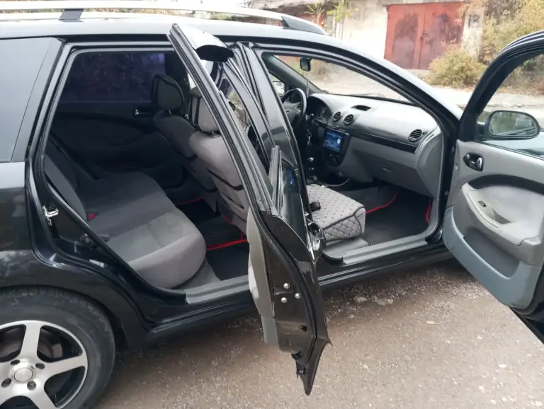 Продам chevrolet lacetti универсал 2008г. 1.6 бензин, механика, пробег 196т. В хорошем состоянии, в родном окрасе, дно пороги все целое, гнили ржавчины нет! Семейное ухоженное авто. Двигатель, кпп, подвеска в норме, на хорошем ходу! Новые диски, новая акб. Abs, airbag, гур, эл/стекла, зеркала-подогрев, кондиционер, мультируль, музыка android, ц/замок, 2 ключа и т. Д. Документы в порядке, местный учет. Цена: 480.000р. Енакиево. +79493652755, миранда +79490366206. - фотография - 5