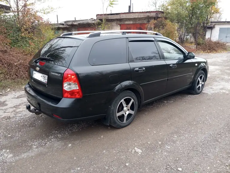 Продам chevrolet lacetti универсал 2008г. 1.6 бензин, механика, пробег 196т. В хорошем состоянии, в родном окрасе, дно пороги все целое, гнили ржавчины нет! Семейное ухоженное авто. Двигатель, кпп, подвеска в норме, на хорошем ходу! Новые диски, новая акб. Abs, airbag, гур, эл/стекла, зеркала-подогрев, кондиционер, мультируль, музыка android, ц/замок, 2 ключа и т. Д. Документы в порядке, местный учет. Цена: 480.000р. Енакиево. +79493652755, миранда +79490366206. - фотография - 3