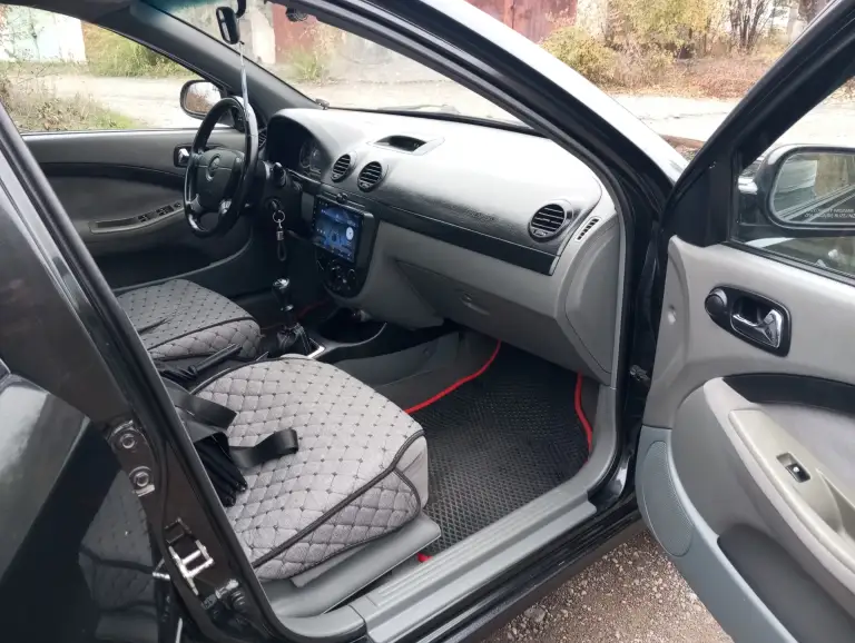 Продам chevrolet lacetti универсал 2008г. 1.6 бензин, механика, пробег 196т. В хорошем состоянии, в родном окрасе, дно пороги все целое, гнили ржавчины нет! Семейное ухоженное авто. Двигатель, кпп, подвеска в норме, на хорошем ходу! Новые диски, новая акб. Abs, airbag, гур, эл/стекла, зеркала-подогрев, кондиционер, мультируль, музыка android, ц/замок, 2 ключа и т. Д. Документы в порядке, местный учет. Цена: 480.000р. Енакиево. +79493652755, миранда +79490366206. - фотография - 6
