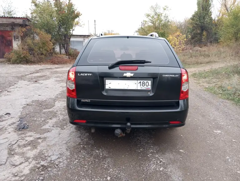 Продам chevrolet lacetti универсал 2008г. 1.6 бензин, механика, пробег 196т. В хорошем состоянии, в родном окрасе, дно пороги все целое, гнили ржавчины нет! Семейное ухоженное авто. Двигатель, кпп, подвеска в норме, на хорошем ходу! Новые диски, новая акб. Abs, airbag, гур, эл/стекла, зеркала-подогрев, кондиционер, мультируль, музыка android, ц/замок, 2 ключа и т. Д. Документы в порядке, местный учет. Цена: 480.000р. Енакиево. +79493652755, миранда +79490366206. - фотография - 2