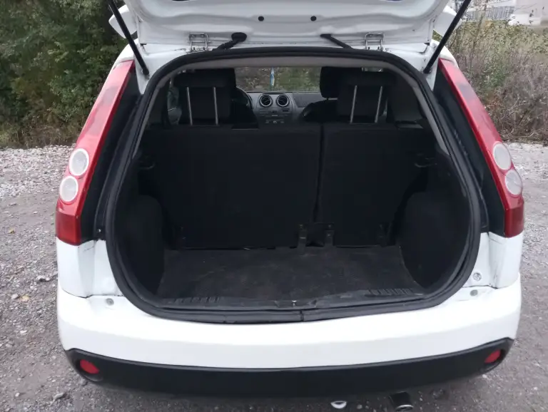 Продам ford fiesta mk5 в кузове купе 2007г. 1.4 tdi экономная пушка расход 5л. Пробег 230т. В хорошем состоянии, гнили рыжья нет. Пороги, дно все отлично. Авто местное не пригон. Двигатель, кпп, подвеска все в норме, была обслужена на 101тыс. ( есть заказ-наряд). На хорошем ходу! Abs, гур, эл/стекла-зеркала, кондиционер рабочий, ц/замок, штат. Магнитола. Документы в норме. Цена: 250.000р. Енакиево. +79493652755, миранда +79490366206. - фотография - 8