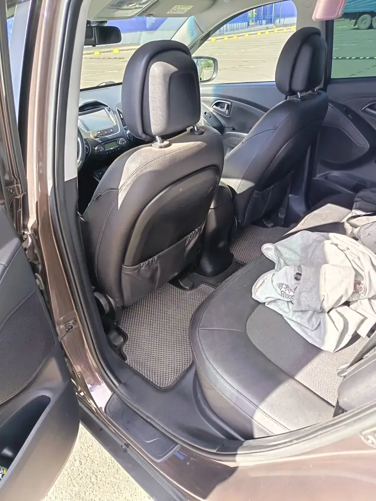 Hyundai ix35 2014г. , пробег 136000, я второй владелец, по авто всё отлично, полный привод, обслужена, делать ничего не нужно, птс оригинал, сел и катайся. ,осмотр г. Торез, +79494606979 - фотография - 9