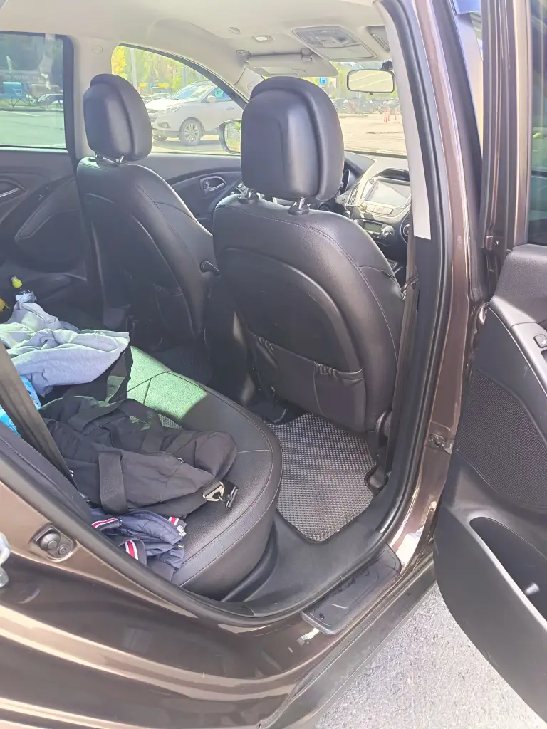 Hyundai ix35 2014г. , пробег 136000, я второй владелец, по авто всё отлично, полный привод, обслужена, делать ничего не нужно, птс оригинал, сел и катайся. ,осмотр г. Торез, +79494606979 - фотография - 14