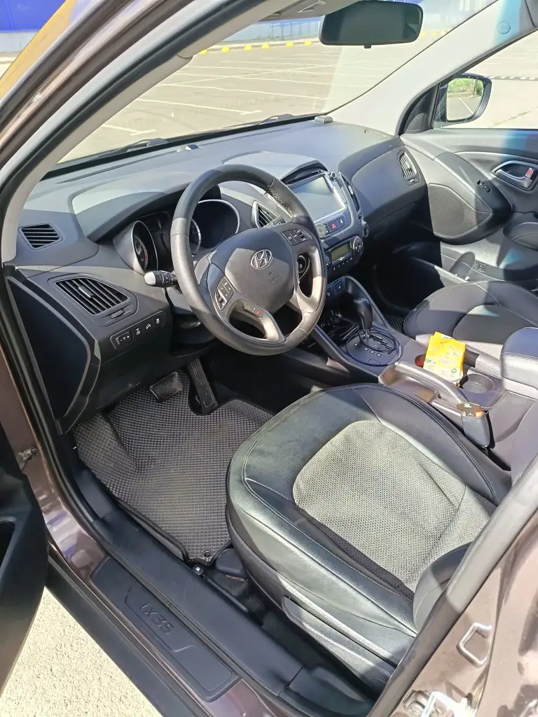 Hyundai ix35 2014г. , пробег 136000, я второй владелец, по авто всё отлично, полный привод, обслужена, делать ничего не нужно, птс оригинал, сел и катайся. ,осмотр г. Торез, +79494606979 - фотография - 6