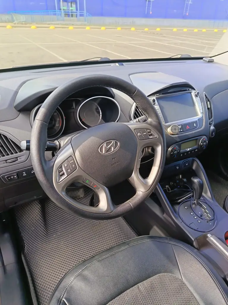 Hyundai ix35 2014г. , пробег 136000, я второй владелец, по авто всё отлично, полный привод, обслужена, делать ничего не нужно, птс оригинал, сел и катайся. ,осмотр г. Торез, +79494606979 - фотография - 13