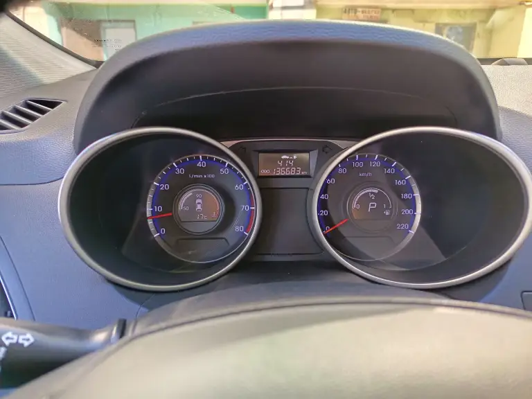 Hyundai ix35 2014г. , пробег 136000, я второй владелец, по авто всё отлично, полный привод, обслужена, делать ничего не нужно, птс оригинал, сел и катайся. ,осмотр г. Торез, +79494606979 - фотография - 16