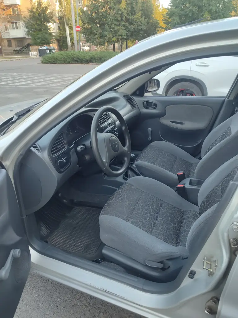Daewoo sens 2007 года. Бережное гаражное хранение
Двигатель на масле liqui moly 10w-40 super leichtlauf без молибдена. Знающие поймут. Без масложора. Газ не стоял. Разумный торг возле машины. 300.000тыс
+79494691688 - фотография - 4